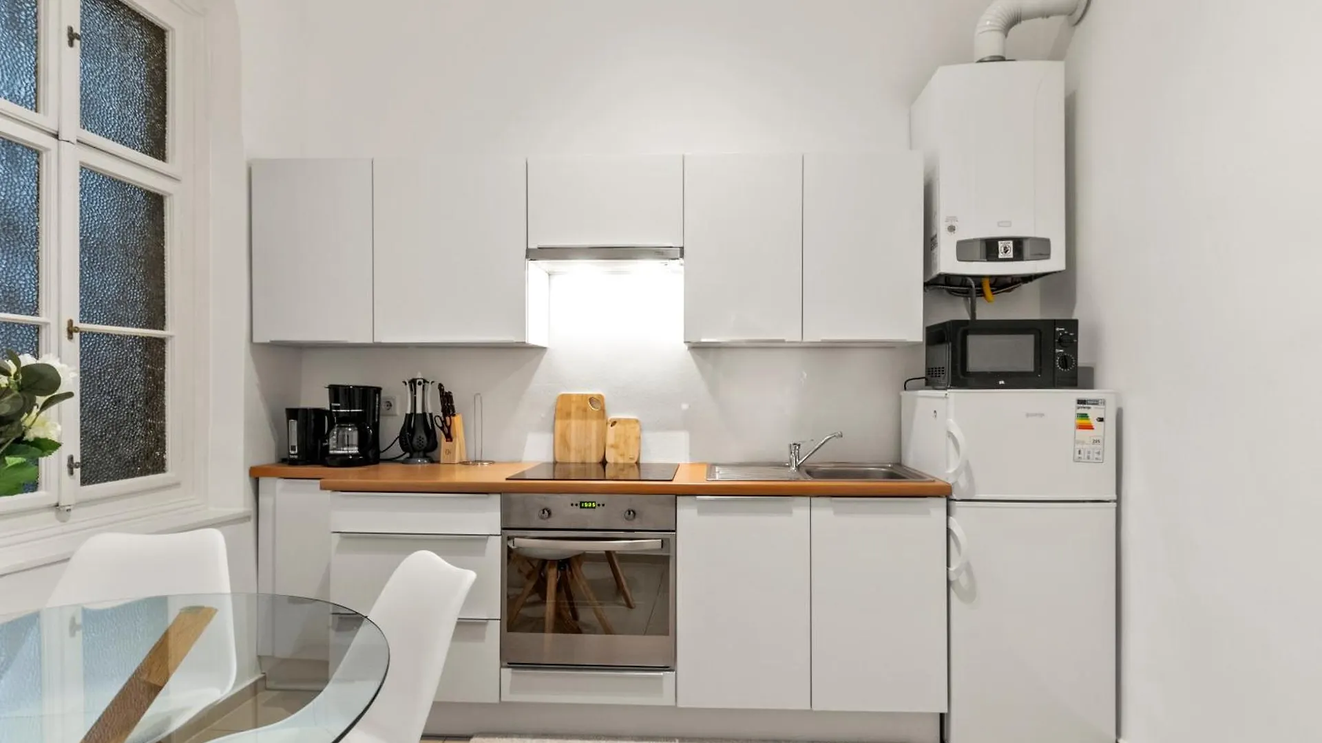 Daire Close To Metro, 10 Minutes To Mariahilferstrasse Viyana Avusturya