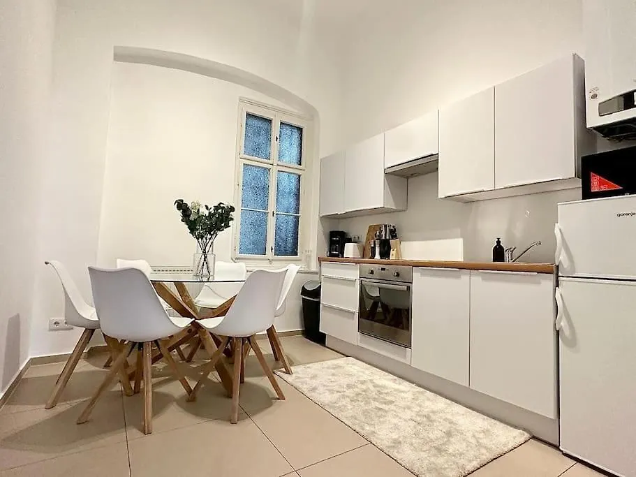 Close To Metro, 10 Minutes To Mariahilferstrasse Vienna 0*,